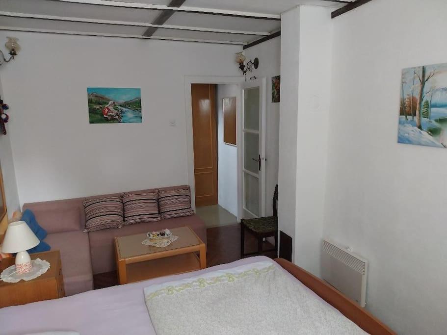 Art House Old Village Jesenice  Εξωτερικό φωτογραφία